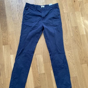Chinos marinblå - Säljer mina marinblåa då jag har vuxit ur dem. Storlek W31 L34 slim/macro