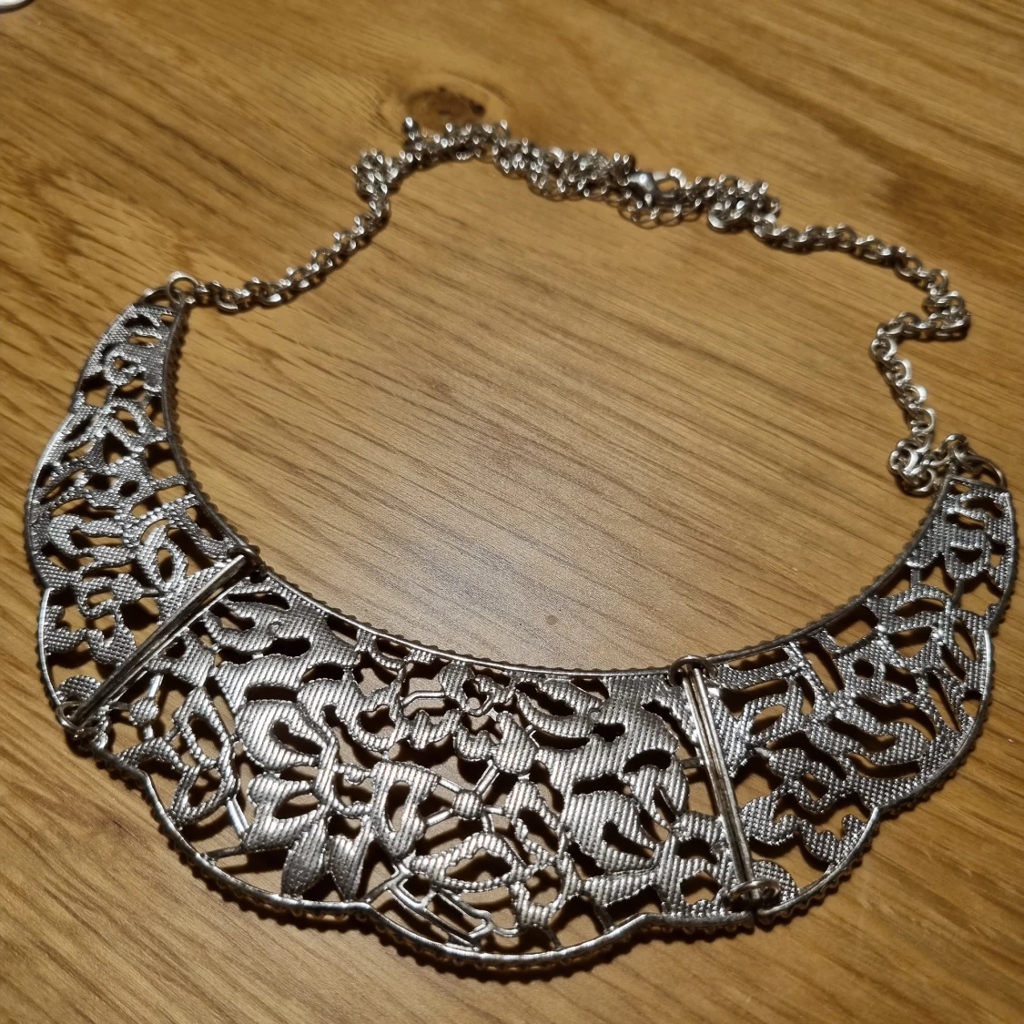 Silvrigt halsband  - 90