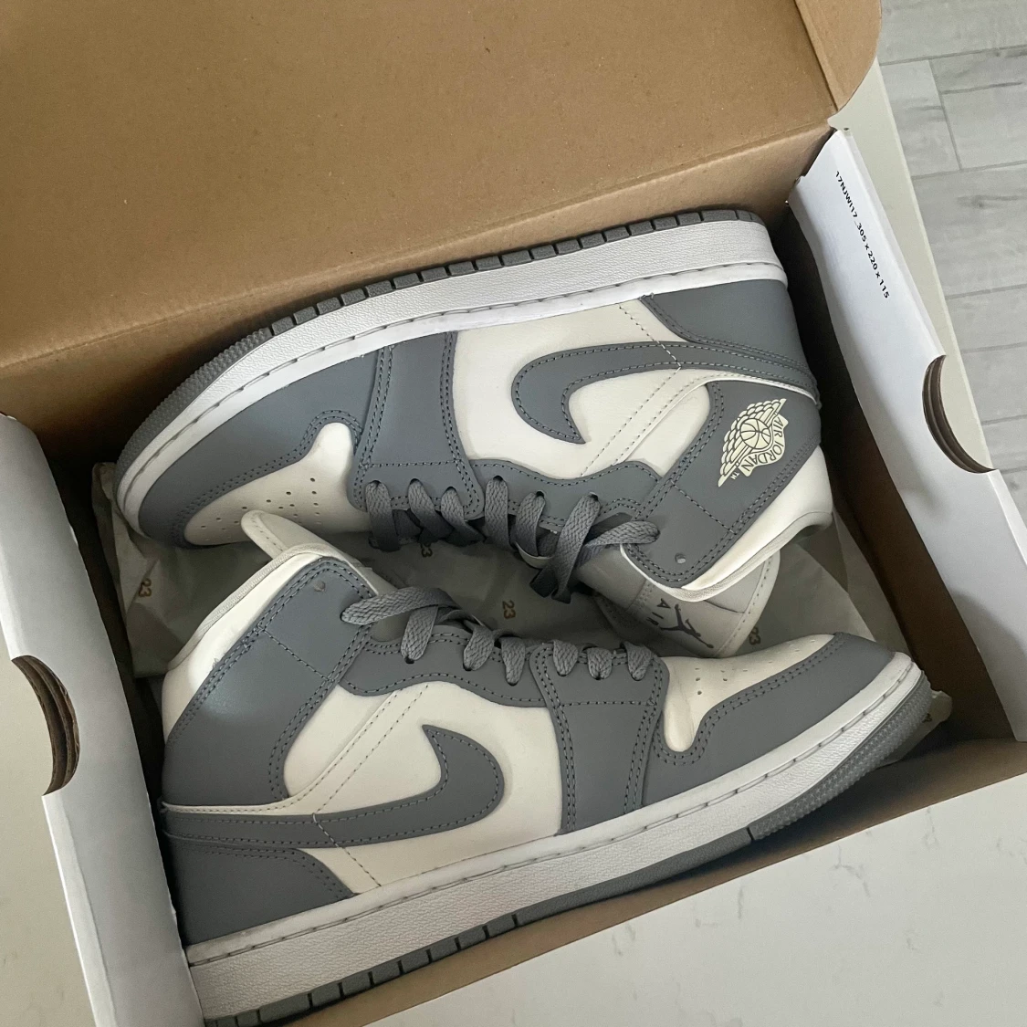 Air Jordan 1 Mid Wmns stealth