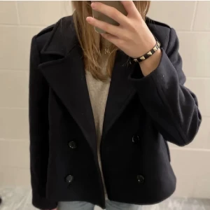 Mango kappa  - Marinblå kappa från mango i stl L men är mer som en S, 500+frakt