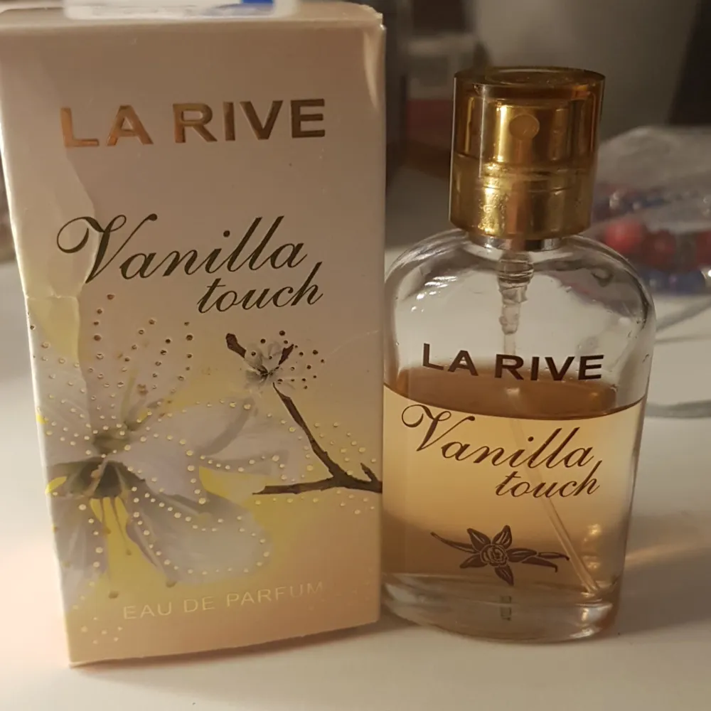 Säljer denna parfym som har en så god doft på vanilj som håller hela dagen. Säljer den pga att jag har många andra parfymer. Tryck inte på köp nu. Accessoarer.