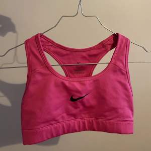 En rosa Sporttopp från Nike i bra skick 