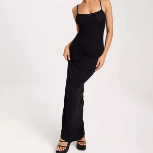 Soft maxi klänning - Så fin klänning från Chiquelle. Soft maxi klänning, slutsåld online. Storlek S