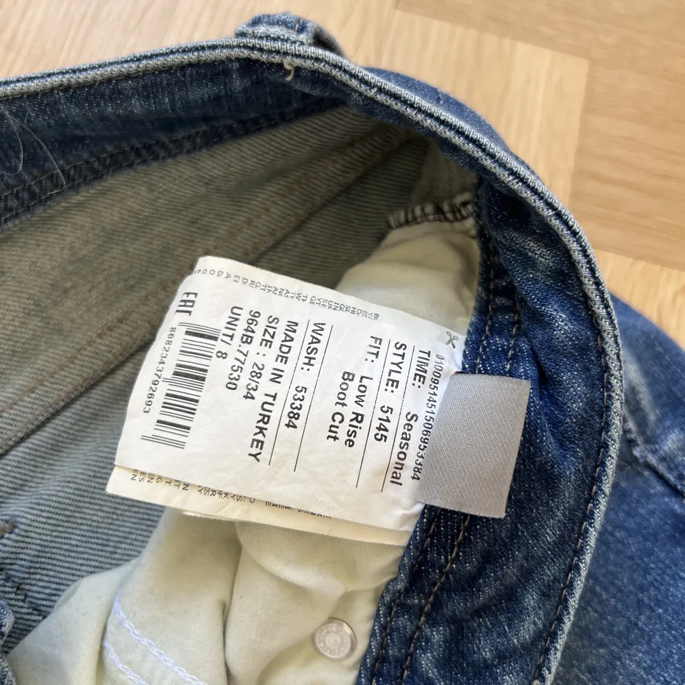 Så fina lågmidjade bootcut jeans från ltb. Sparsamt använda. Storlek 28/34 och passar mig perfekt som vanligtvis har S. Pris kan diskuteras vid smidig affär!. Jeans & Byxor.