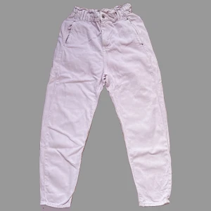 Lila Jeans - Högmidjade jeans från Zara. 