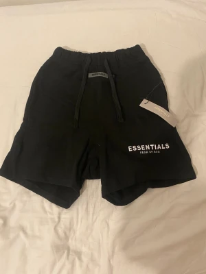Essentials shorts - Helt nya Essentials shorts
