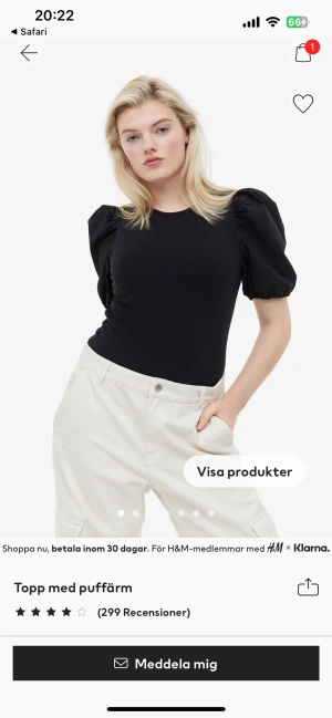 Topp med puffärmar💘 - Säljer tre stycken toppar💘 Alla i storlek S. Alla är som nya. Svart, ljusblå och vit. 80kr styck. 