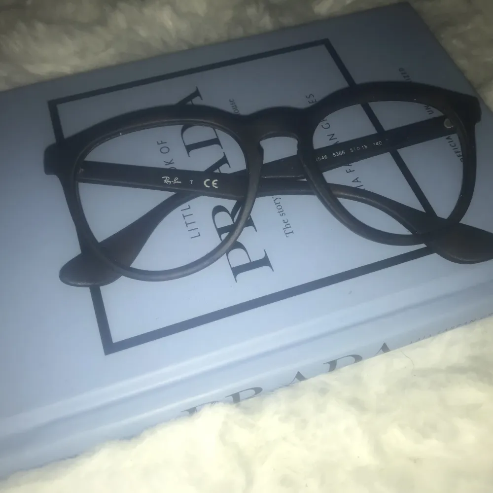 Båge till glasögon från ray-ban. Inköpt på synsam för 1800:- . Övrigt.