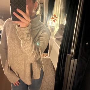 Stickad tröja  - Vero Moda stickad polo tröja