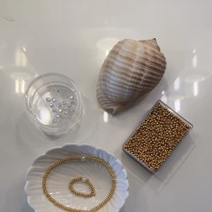 Smycken  - Elize och Ellie kollektion! 🫶🏼🌟  Köp båda för 30kr, eller köp ringen för 15kr och armbandet för 25kr!🤍  Ring: Ellie Armband: Elize   Går att få med kedja🫶🏼  Beställ via instagram eller här!