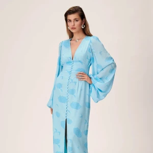 Adoore Positano klänning  - Säljer min Adoore klänning pga för liten - storlek 34.  Aldrig använd, prislapp sitter kvar! 