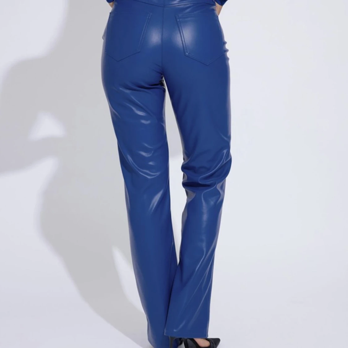 Blå fejk skinnbyxor - 90