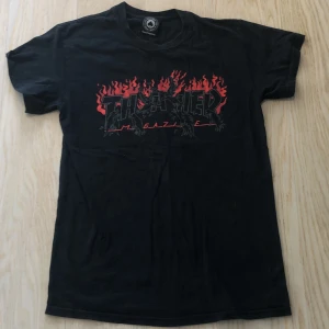 Thrasher t-shirts  - Säljer mina thrasher t-shirt pga att jag har växt ur de. Nypris: 500 styck Mitt pris: 120 styck och 300 för alla tre.  Självklart äkta.  Hör gärna av er för frågor eller mer bilder 😊