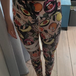 Stronger tights - Ett par Stronger tights, använda fåtal gånger💖mycket bra skick, nypris 600/700 kr 