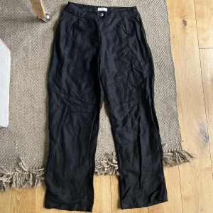 Svarta linnebyxor - Svarta linnebyxor från berska 💕