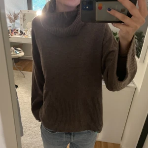Stickad tröja med krage - Jätte fin aldrig använd, inte nopprig❤️