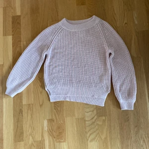 Stickad tröja - Den är i ganska bra skick😺