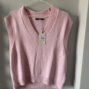  Väst - Aldrig använd, Lappen sitter kvar Nypris 299kr