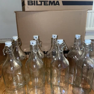 Glasflaska med lock - 8 st glasflaskor med snäpplock. 20kr/st eller 120kr för alla!