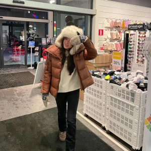 Vinterjacka - Super snygg Replay jacka! ❣️Slutsåld i affären och använd ett fåtal gånger så den är vi fortfarande i nyskick 🙌Köpte den i vintras för 2500 och säljer pågrund av att jag har för många jackor för 1400 kr😝Den är i storlek S