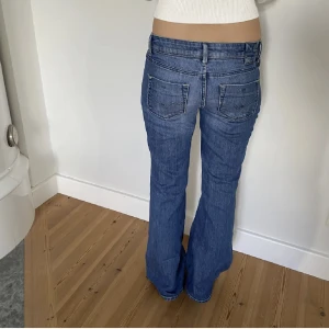 Jeans - Jättesnygga lågmidjde jeans som jag köpte från ett företag, perfectjeans, säljer dock vidare då dom var lite för stora🥹🥹 tryck köp nu!