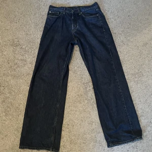 Hope jeans - Snygga blå jeans från Hope, storlek 30 med lite snygg bootcut. 8/10 skick