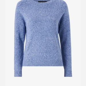 Stickad tröja  - Super fin stickad tröja som andvänt fåtal gånger, säljer då jag inte tycker jag passar i blått skriv för fler bilder ❤️