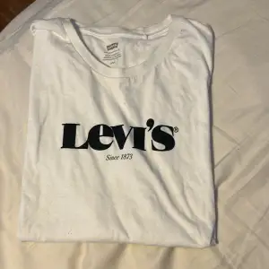 Äkta Levis T-shirt, aldrig använd