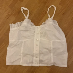 Gulligt linne - Fint linne som jag uppskattar vara storlek S. Tryck gärna köp nu💓