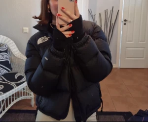 Northface jacka - Säljer min northface jacka köpt förra vintern använd fåtal gånger! Postar samma dag med spårbart! Nypriset på jackan är 3899kr. Kan gå ner lite i pris vid snabb affär!