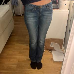 Bootcut jeans vintage, liknar dom populära diesel jeansen. Lågmidjade❤️ Först till kvarn!!