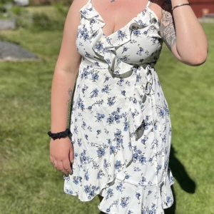 Omlottklänning - Från shein  Använd en gång 