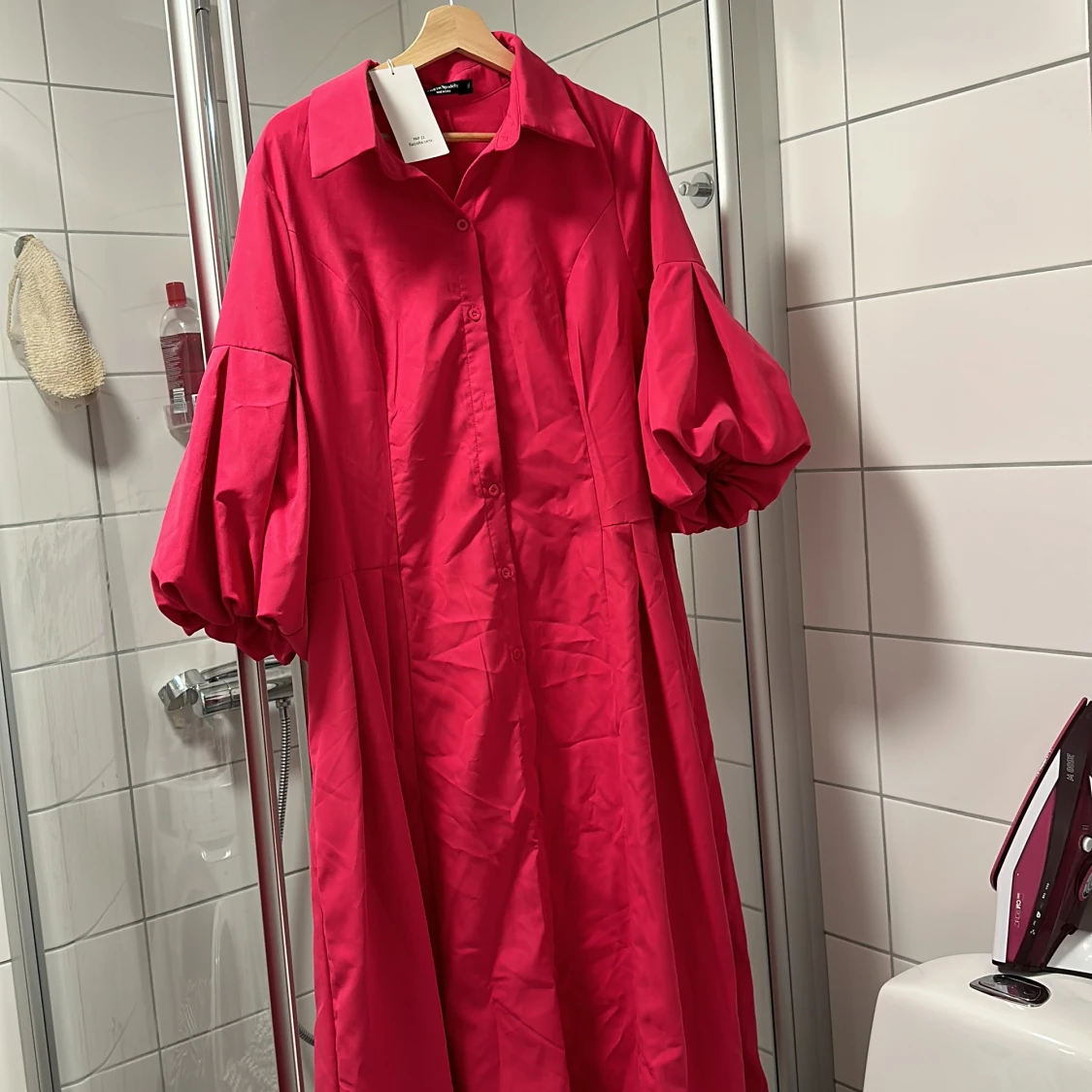 Fin mörkrösa shirt dress