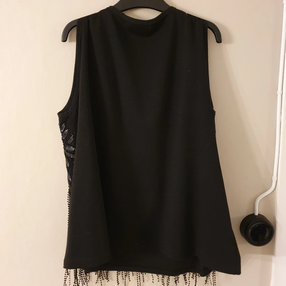 Snygg part topp med fransar - 90