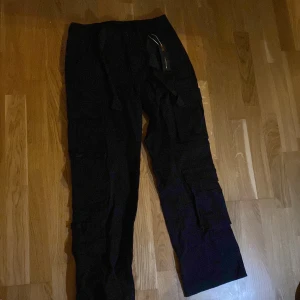 Svarta cargos - Svarta cargos från SHEIN som har aldrig blivit använda. 