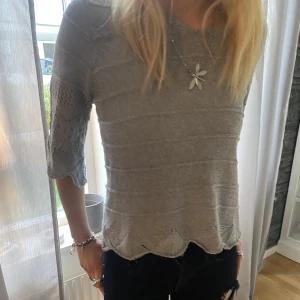 Unik tröja med trekvartsärmar - Tröja med trekvartsärmar och vackra detaljer😍🙏🙌