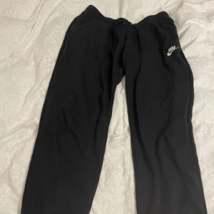 Nike mjukis - Mjukisbyxor från nike i storlek M!❤️