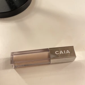 Caia concealer  - Säljer min helt nya Caia concealer då den var för ljus för mig. Färg: 1N