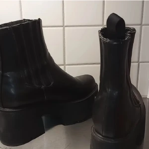 Svarta boots - Säljer mina svarta boots, som nästan är i nyskick. Köparen står för frakten. 