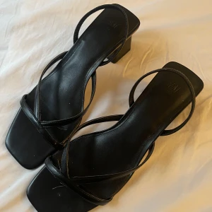Svarta Klackar  - Klackskor från H&M