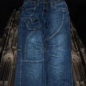 As feta drainer y2k jeans från bluejohn jeans, priset går att förhandla 