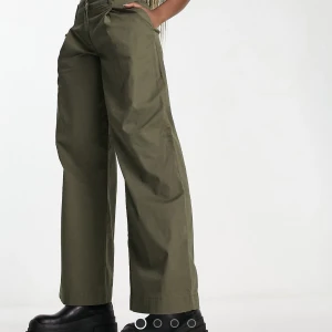 Oanvända byxor - Svin snygga helt oanvända byxor som tyvärr är förstora för mig. Hann inte skicka tillbaka