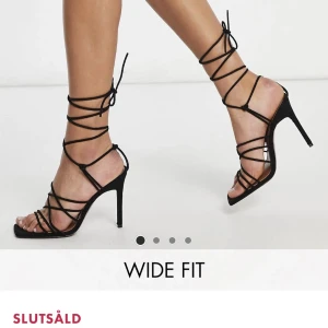 Klackskor - Säljer dessa ursnygga klackar! Använda 1 gång. Ca 10 cm höga och med wide fit. 
