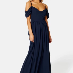 Ny klänning  - Hej säljer en ny klänning endast provad storlek 42