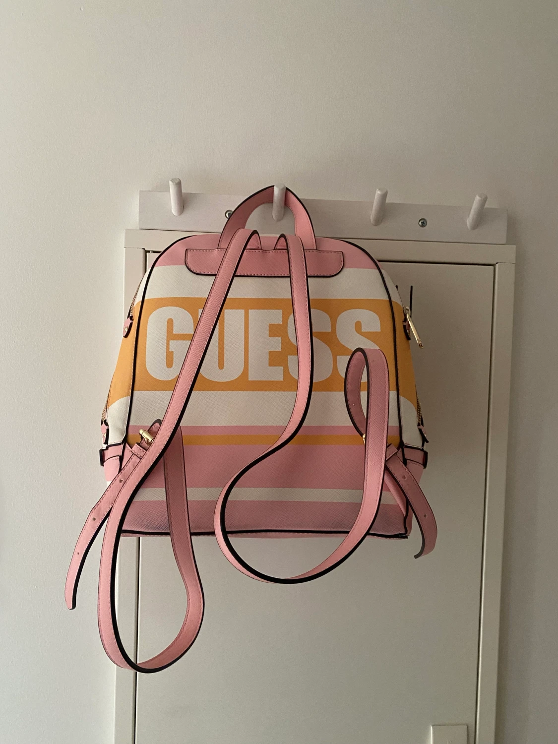 Guess ryggsäck  - 90