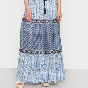 Långkjol - Säljer den då den inte kommer till användning💗