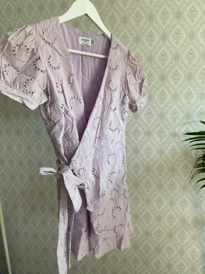 Klänninh - Hör av dig om du vill ha fler bilder eller frågor💕