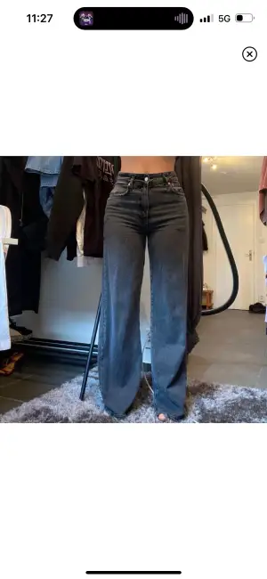 Svarta jeans från ginatricot Modellen säljs inte längre