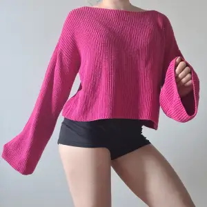 Mysig, stickad, rosa tröja med vida ärmar från NA-KD, storlek: M.