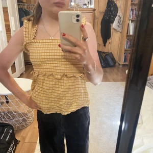 Rutig topp - Knappt använd somrig topp 